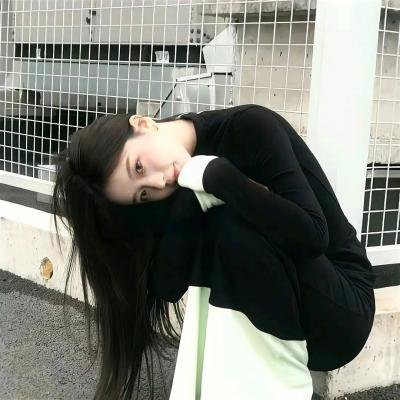 老艺术家孙女恋爱脑怒怼网友，品牌方解约，三天三夜引热议